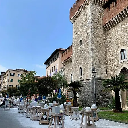Camera Con Vista Nel Centro Storico Di * Carrare